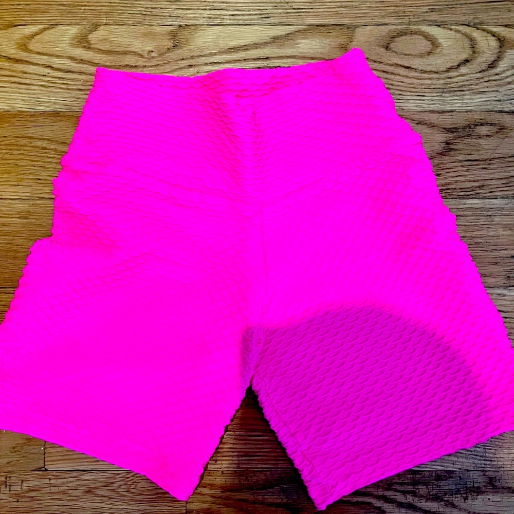 Booty by Brabant a hot pink shorts